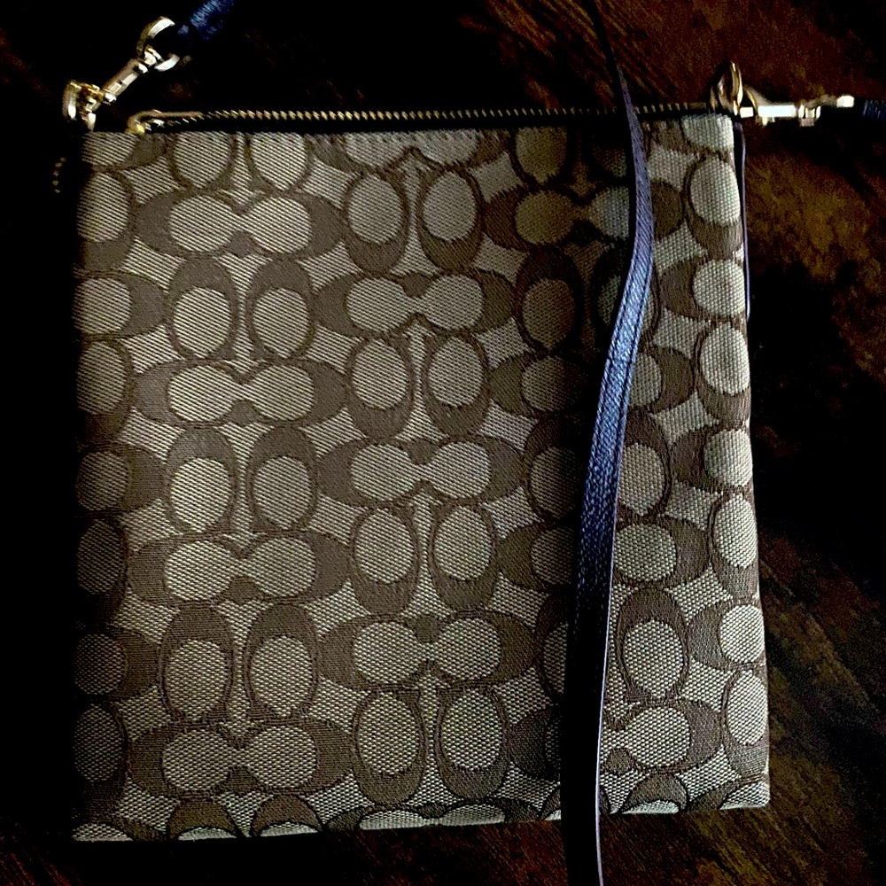 Coach crossbody messenger in signature jacquard